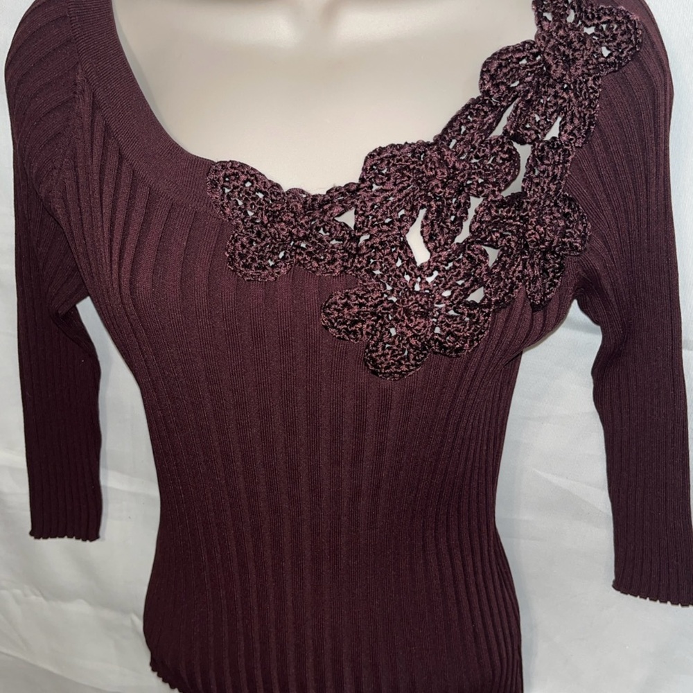 Dolce Cabo Women Knit Top Plum Burgundy Floral Ribbon Accent Medium Sleeve Boho,